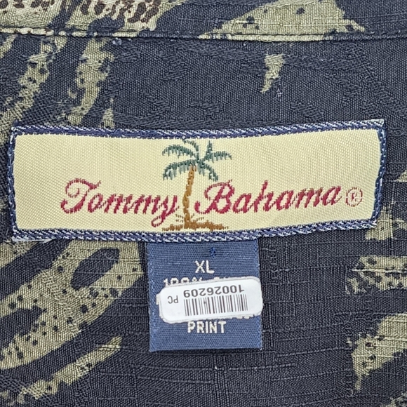 Tommy Bahama Men's 100% Silk Tropical Print Button Down Shirt - XL - Picture 3 of 7